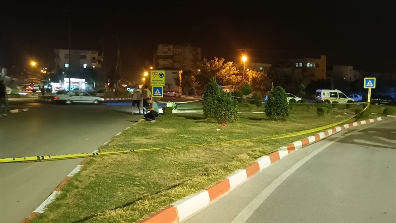 Adana'da Parkta Bıçaklı Kavga: 1 Yaralı