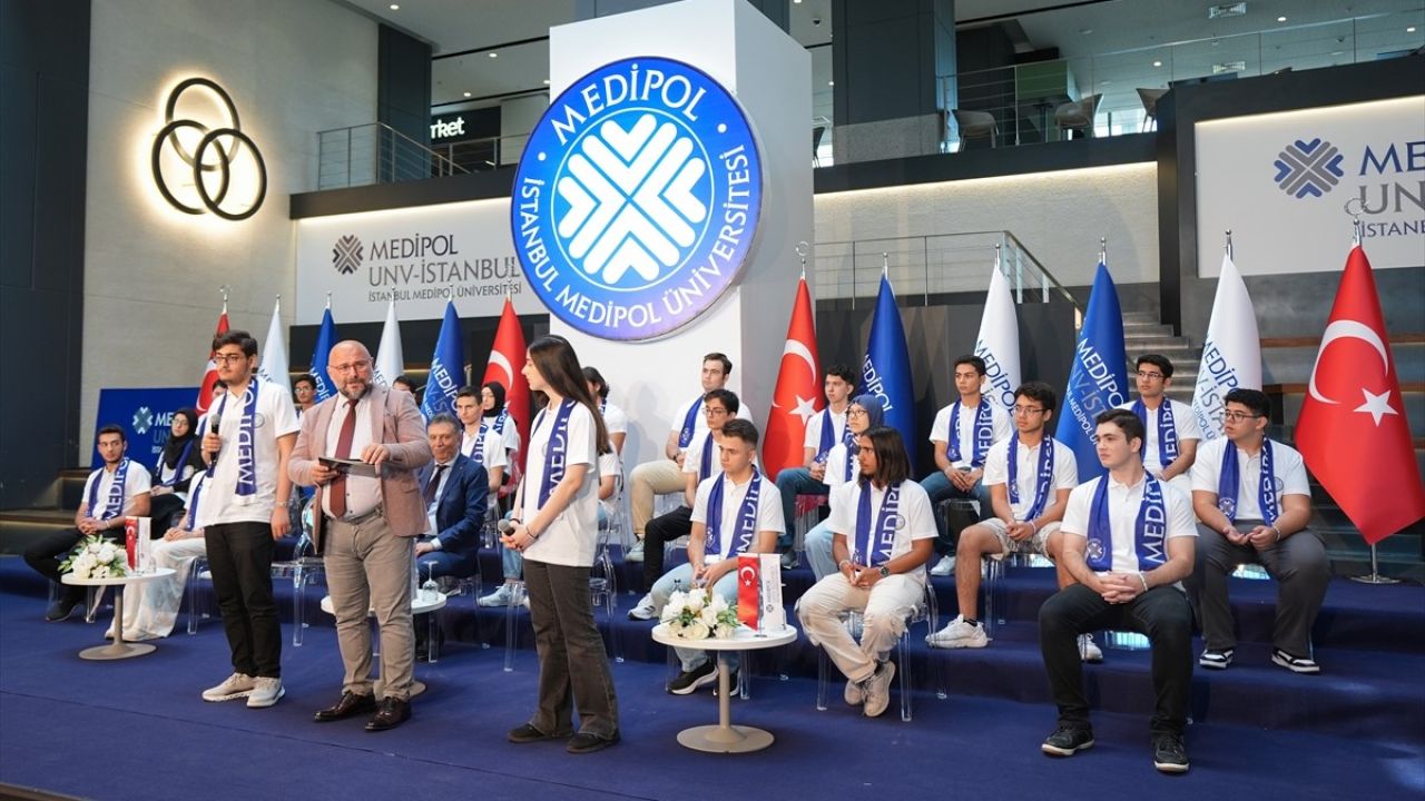 İstanbul Medipol Üniversitesi'ne YKS'de İlk 100'e Giren Öğrenciler Yerleşti