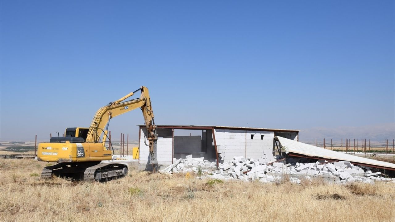 Adıyaman'da Hobi Evleri Yıkılmaya Başladı