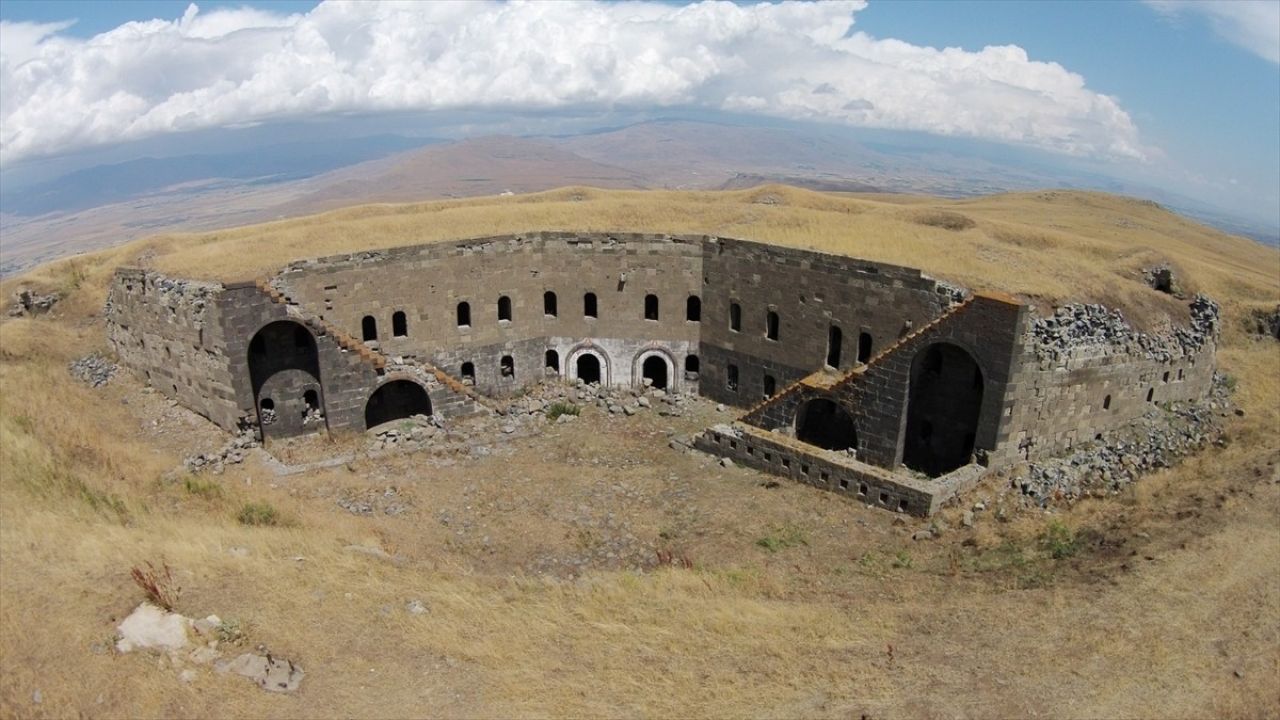 Erzurum'un Tarihi Ağzıaçık Tabyası Geçmişin İzlerini Taşıyor