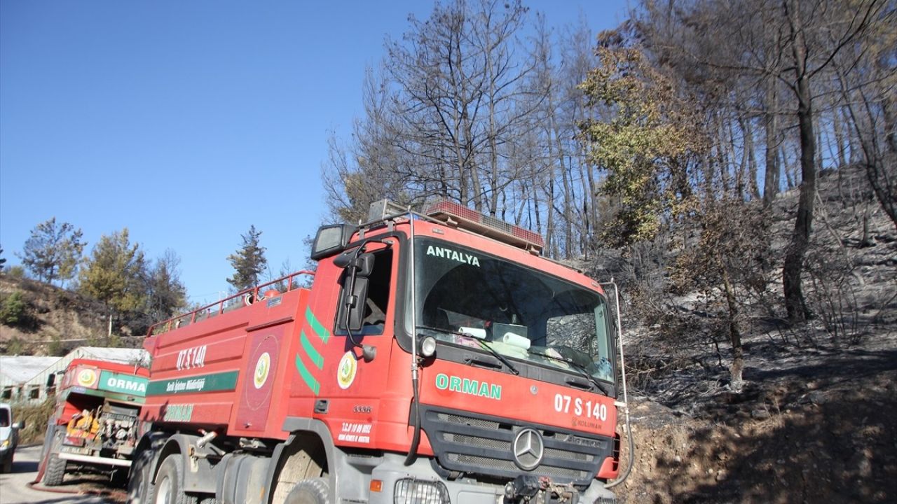 Antalya'da Kırsal Alanda Yangın Kontrol Altına Alındı