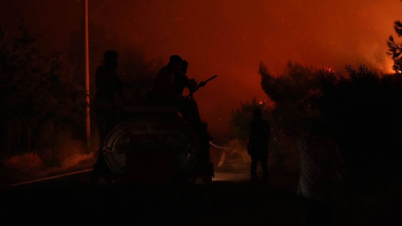 İzmir Urla'da Makilik Alanda Yangın Çıktı