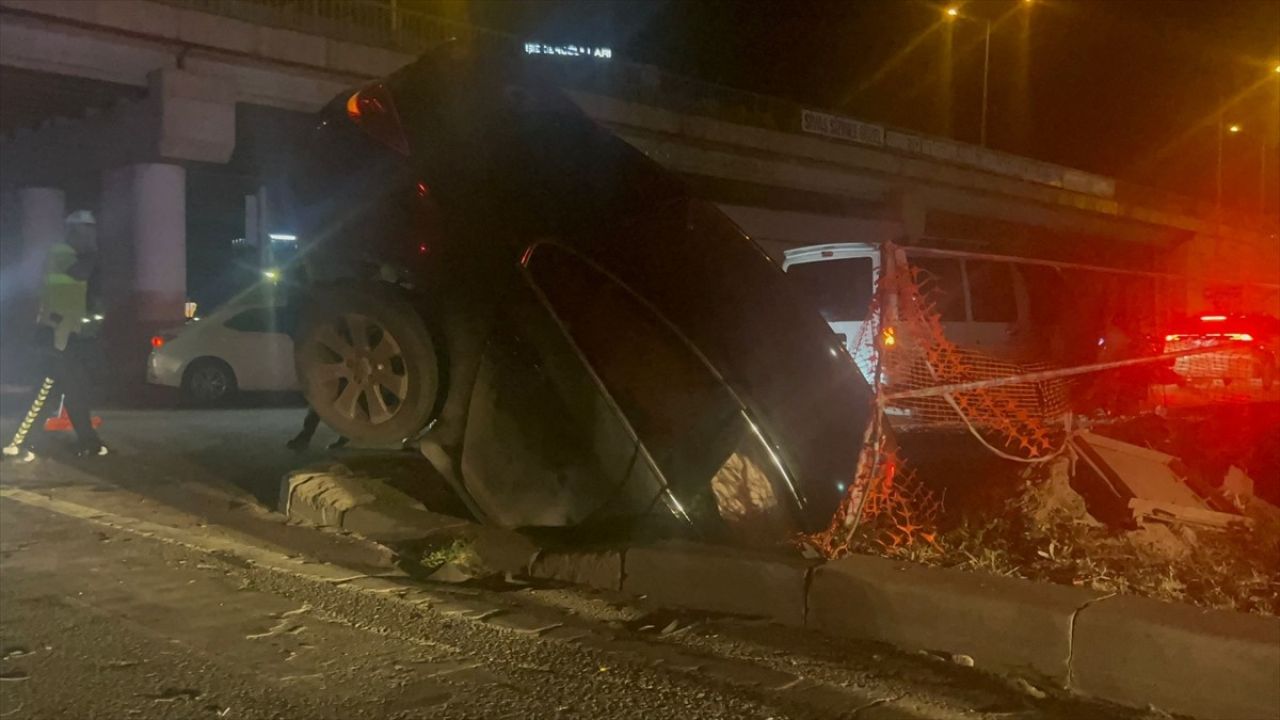 Sivas'ta Trafik Kazası: 5 Kişi Yaralandı