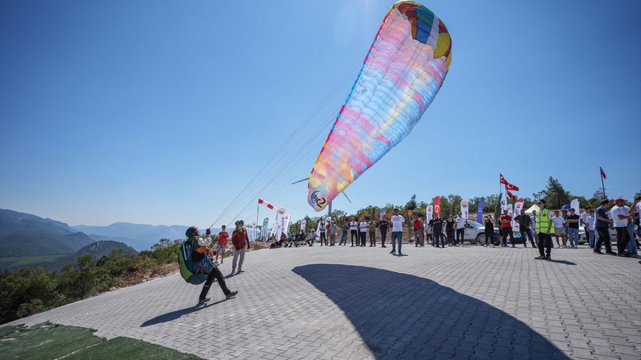 Bilecik'te Yamaç Paraşütü Etkinliği: 110 Sporcu Uçuş Gerçekleştirdi