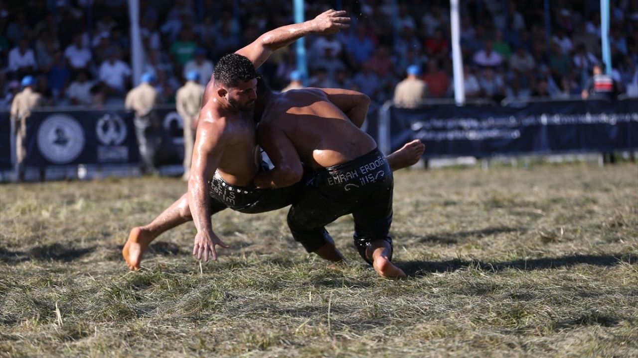 Geleneksel Kurtdereli Yağlı Güreşleri'nde Enes Doğan Başpehlivan Oldu