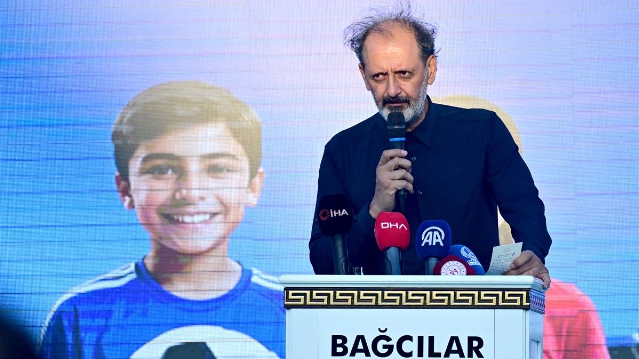 Gençlik ve Spor Bakanı Osman Aşkın Bak, Bağcılar'da Geleceğin Sporcularıyla Buluştu