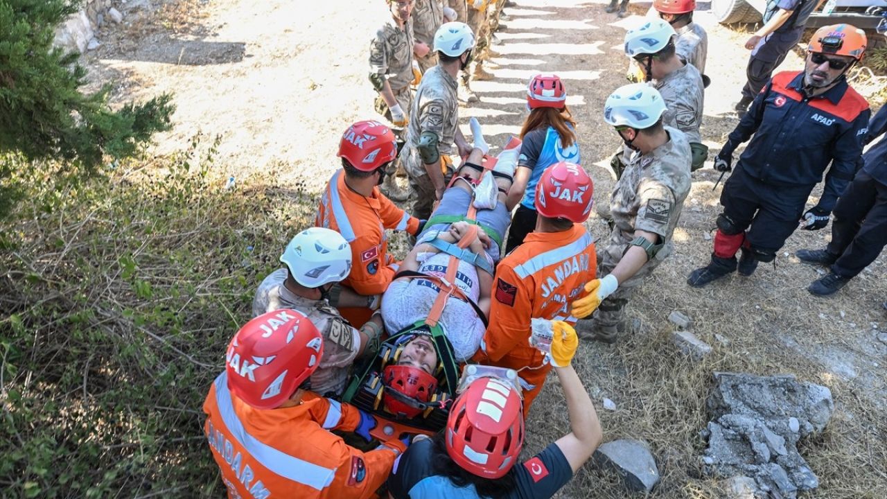 Antalya'da Gerçekleştirilen Deprem Tatbikatı Başarıyla Tamamlandı