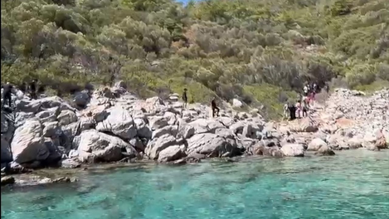 Muğla Açıklarında Düzensiz Göçmen Kurtarıldı ve Yakalandı