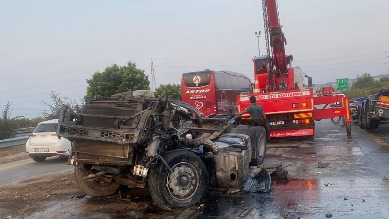 Mersin'deki Trafik Kazası: Tır Sürücüsü Hayatını Kaybetti