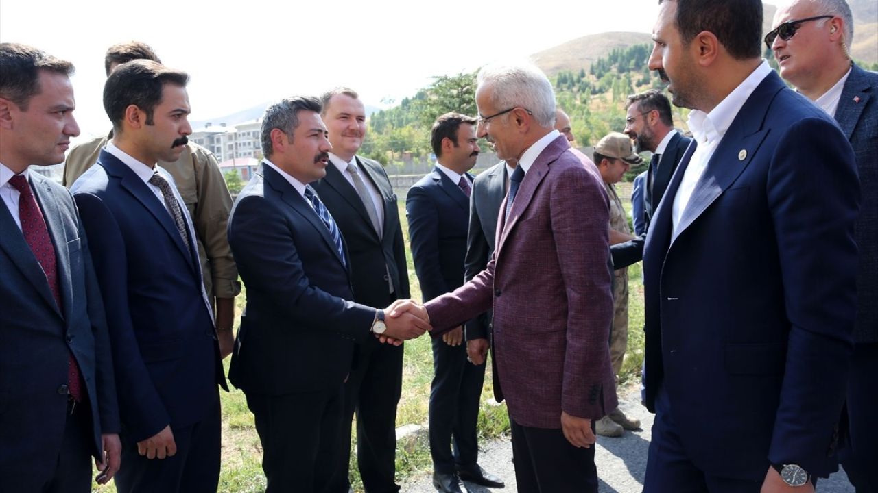 Ulaştırma ve Altyapı Bakanı Uraloğlu Bitlis'te Ulaşım Projelerini Tanıttı