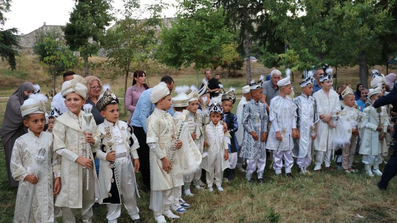 Kuzey Makedonya’da Geleneksel Toplu Sünnet Şöleni Düzenlendi