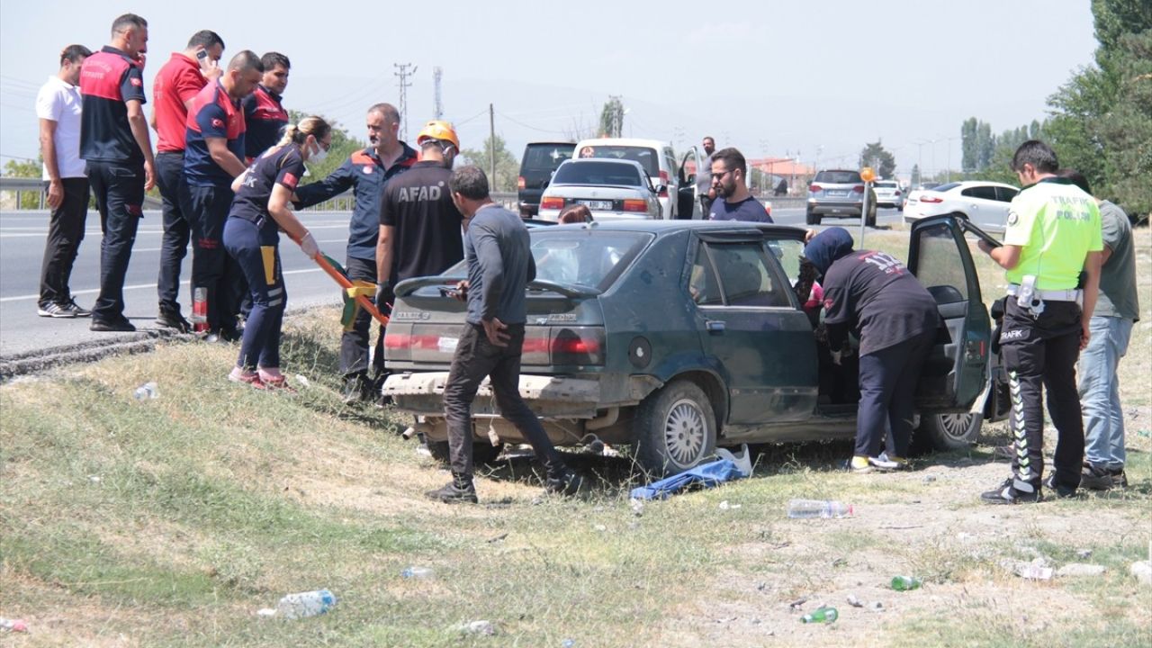 Erzincan'da Otomobil Kazası: 4 Yaralı