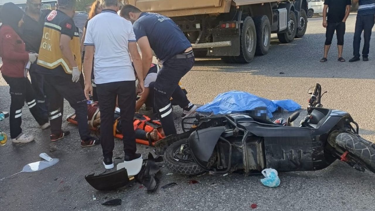 Düzce'de Motosiklet ve Kamyon Çarpıştı: 1 Ölü 1 Yaralı