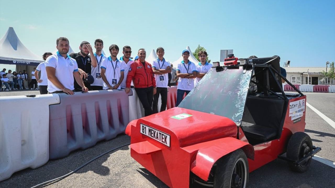 Bakan Kacır, Robotaksi Yarışmalarında Teknoloji Vurgusu Yaptı