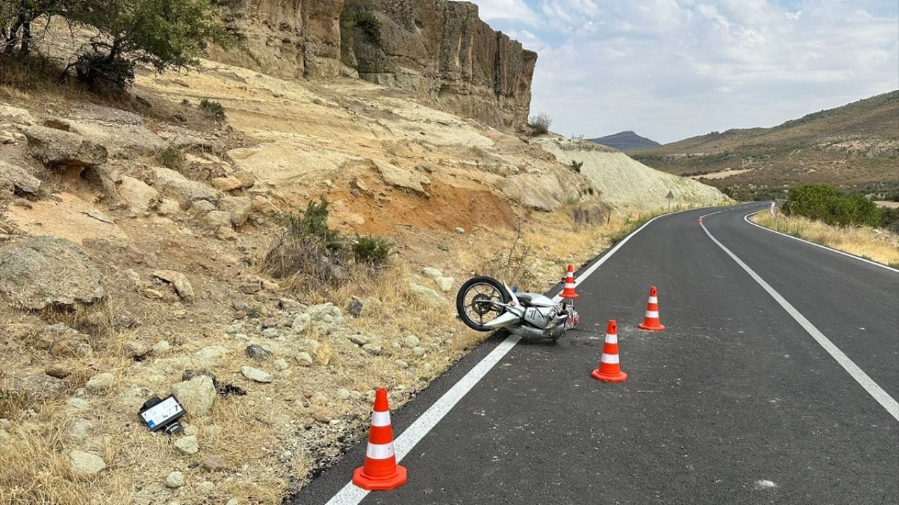 Uşak'ta Motosiklet Kazası: 2 Çocuk Hayatını Kaybetti