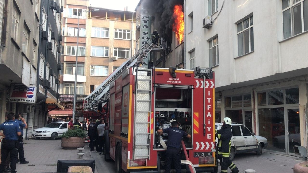 Kayseri'deki İş Yerinde Yangın Kontrol Altına Alındı