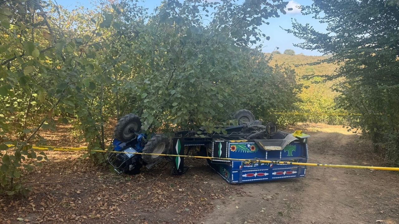 Sakarya'da Tarım Aracının Devrilmesi: 1 Ölü, 3 Yaralı