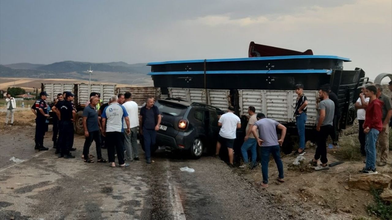 Kırıkkale'de Tır ile Otomobil Çarpıştı: 6 Yaralı