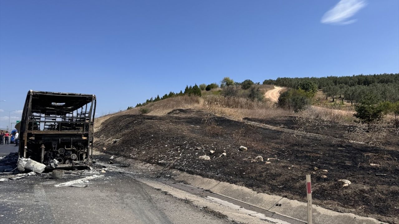 Bursa'da Yolcu Otobüsü Yangını: 41 Yolcu Güvenle Kurtarıldı