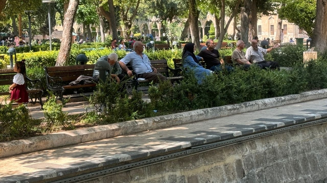 Şanlıurfa'da Sıcak Hava Etkisini Sürdürüyor