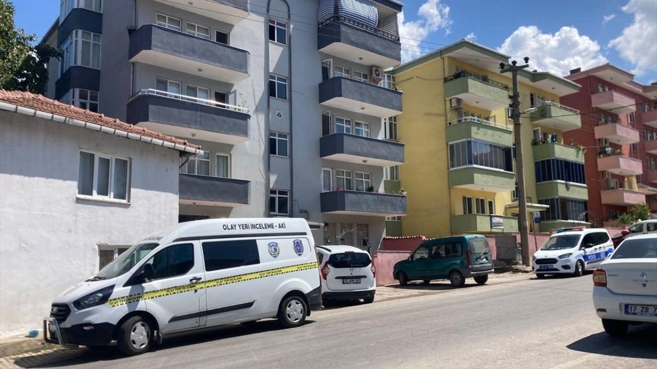 Çanakkale'de Balkon Faciası: 4 Yaşındaki Çocuk Ağır Yaralandı