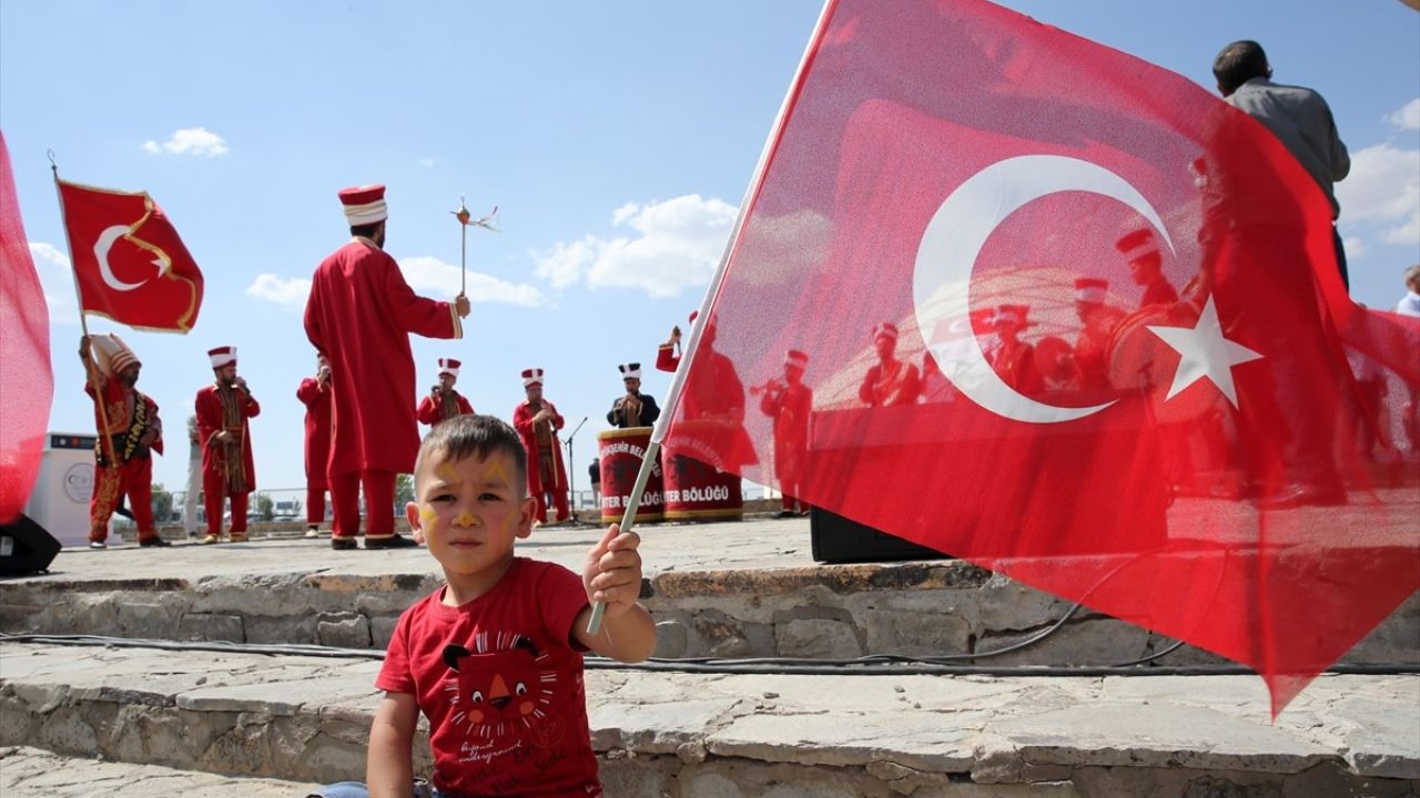 Muş'ta Malazgirt Zaferi'nin 953. Yıldönümü Coşkuyla Kutlandı