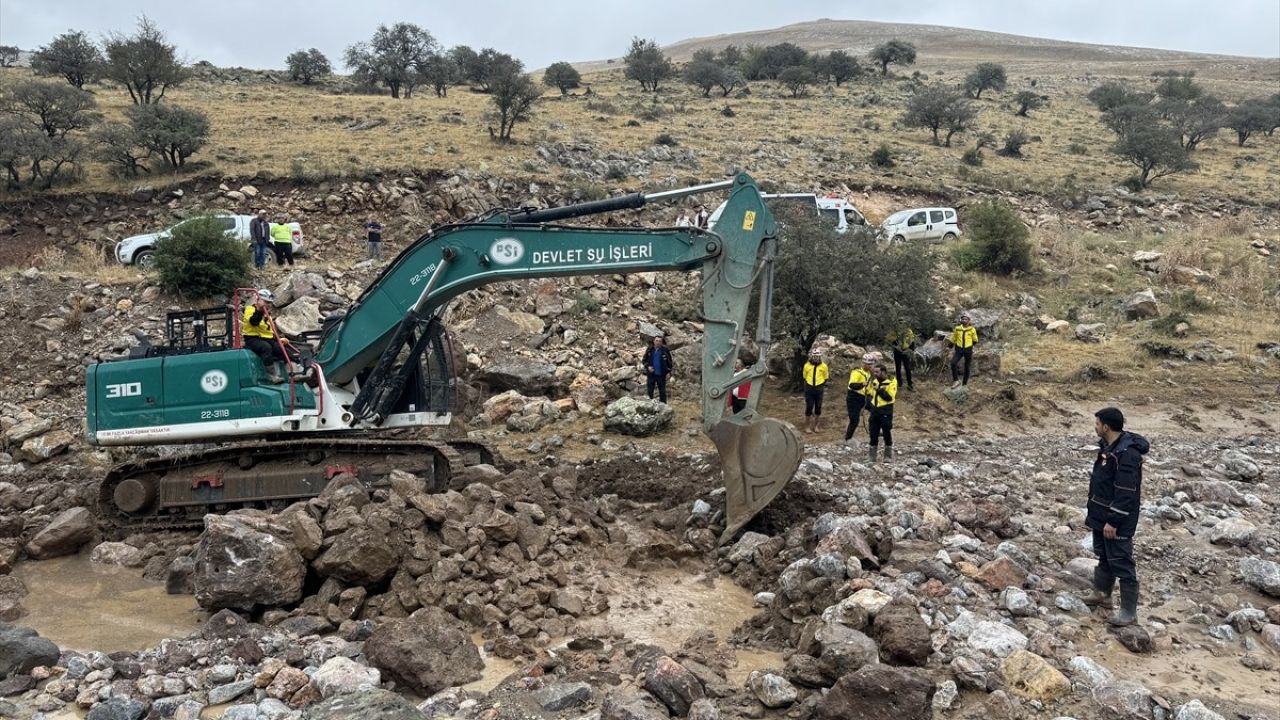 Kayseri'de Sel Felaketi: Kayıp Kişi İçin Arama Çalışmaları Devam Ediyor