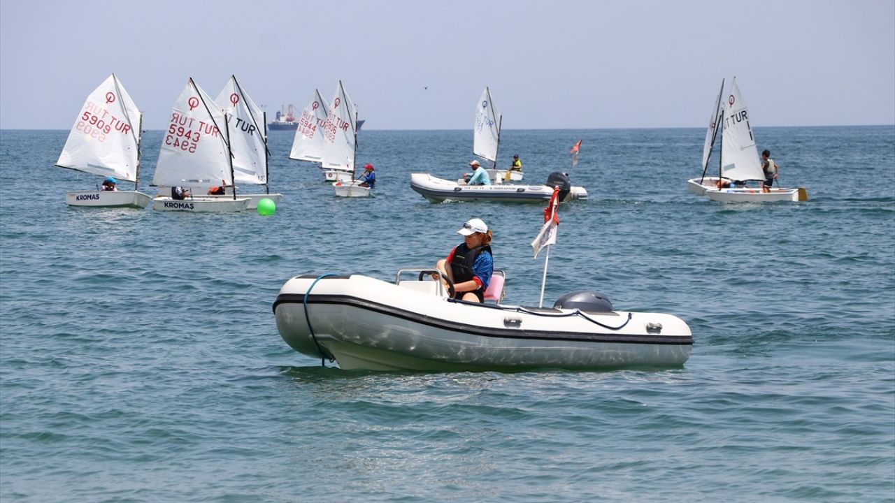 Tekirdağ'da Yelken Antrenörlüğü Yapan Zülal Alev Erkan