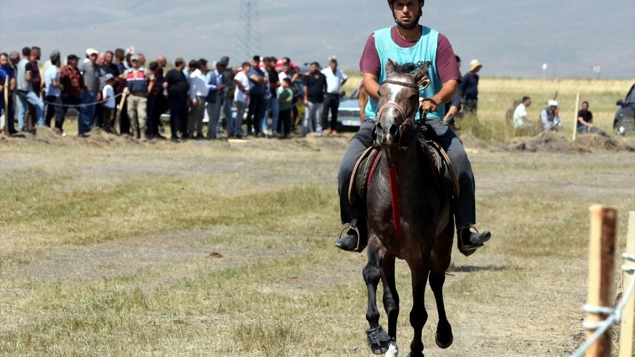 Yağmur, 10. Rahvan At Yarışları ve 8. Doğu Anadolu Şampiyonası'nı Erteledi