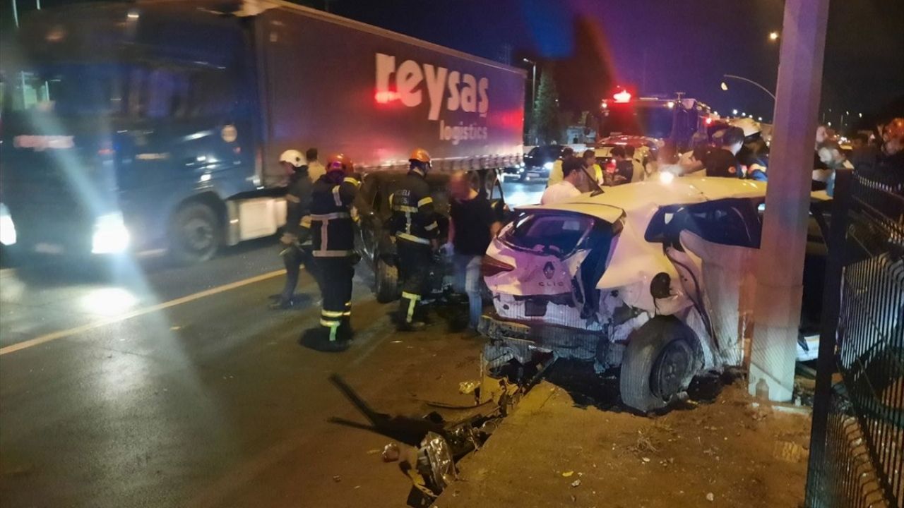 Kocaeli Gölcük'te Zincirleme Trafik Kazası: 3 Yaralı