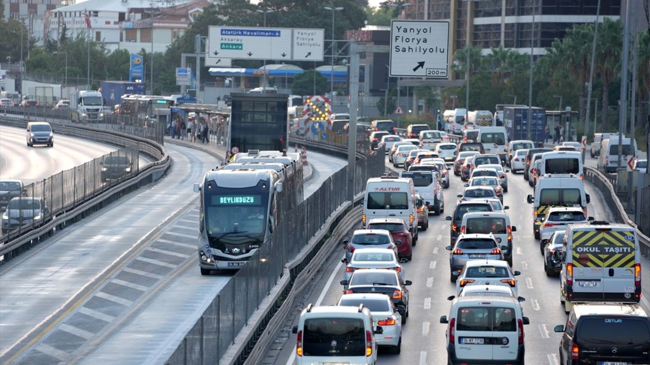 Cennet Mahallesi Durağı Yeniden Hizmette