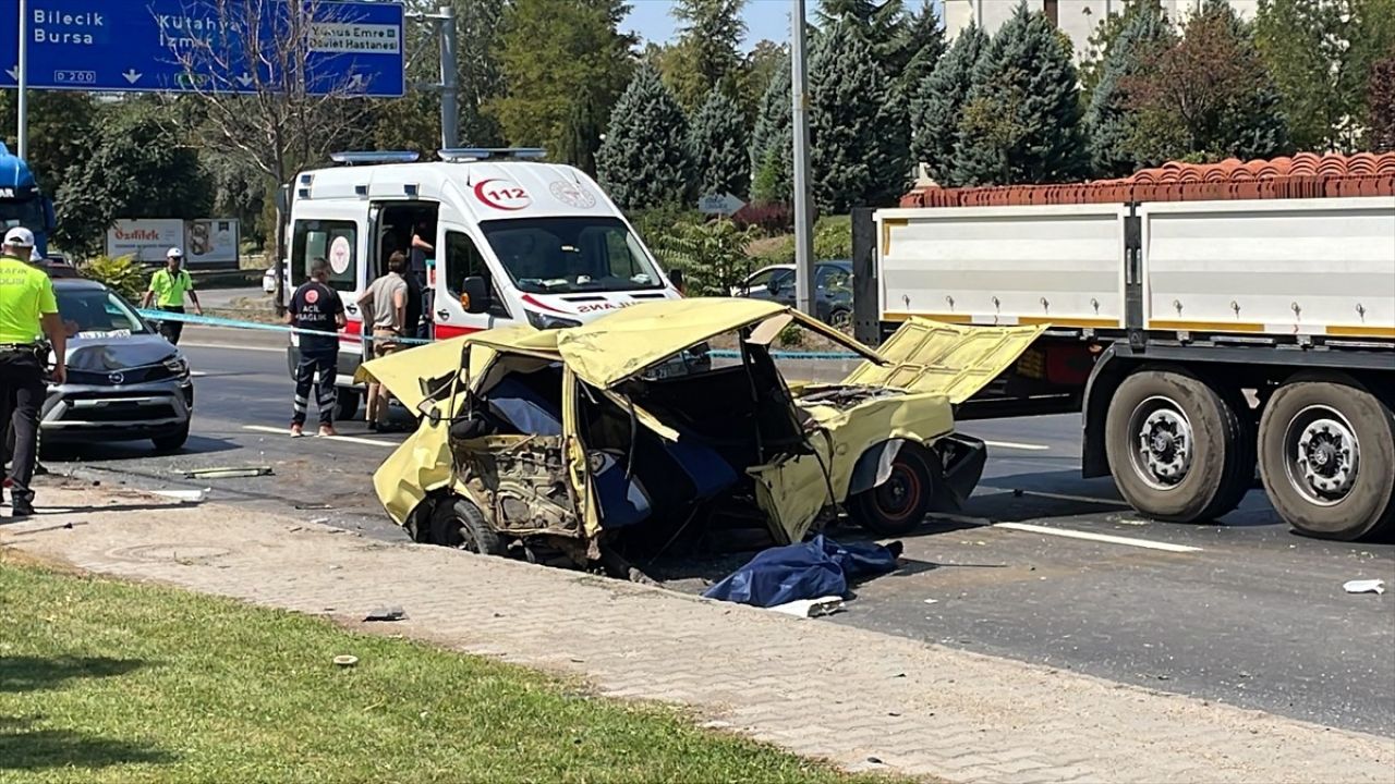 Eskişehir'de Feci Trafik Kazası: 1 Ölü, 3 Yaralı