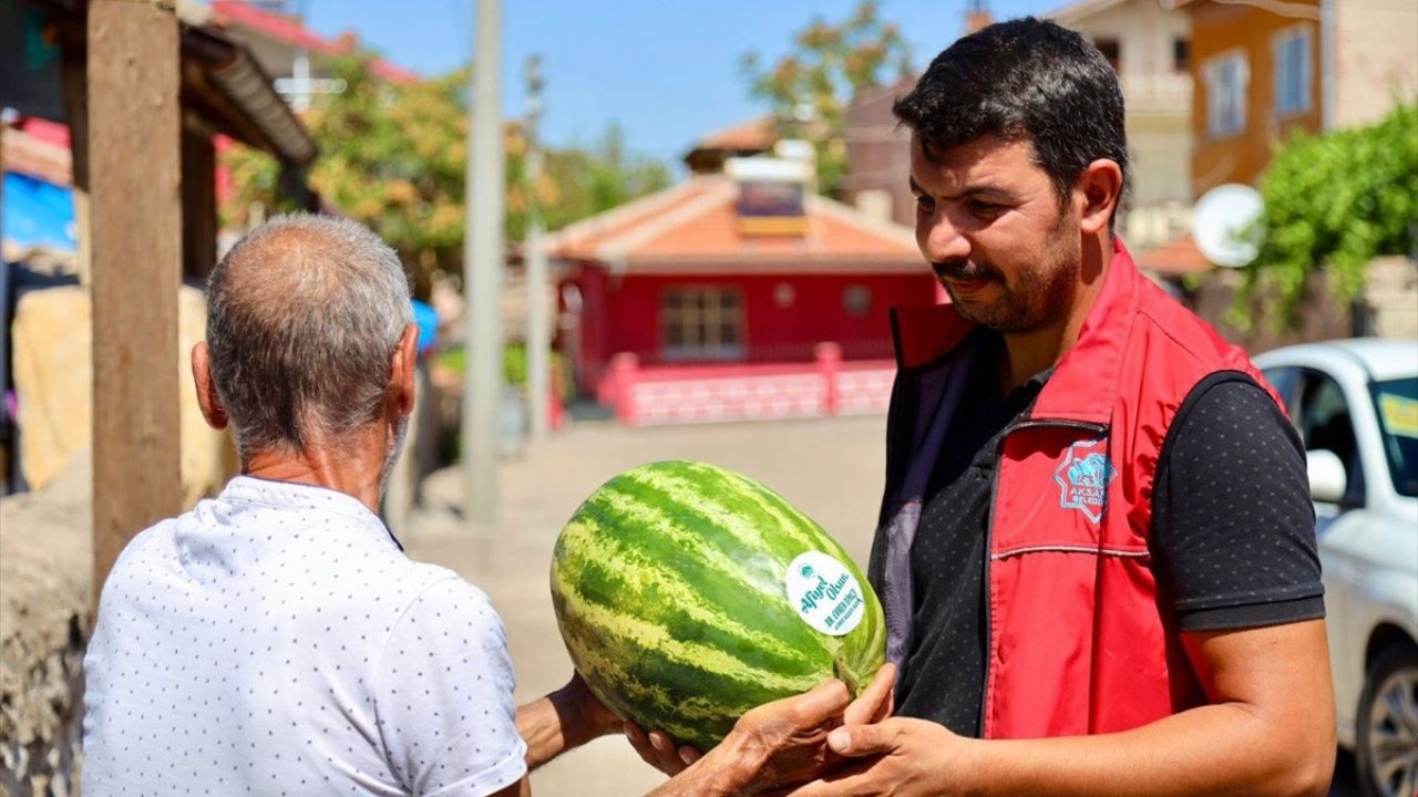 Aksaray Belediyesi'nden Yaz Sıcaklarına Özel Karpuz İkramı