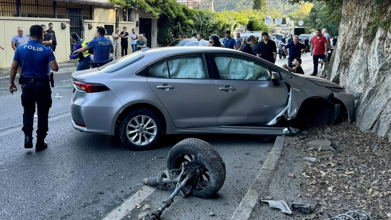 Üsküdar'da Otomobil Çarpması Sonucu Kadın Ağır Yaralandı