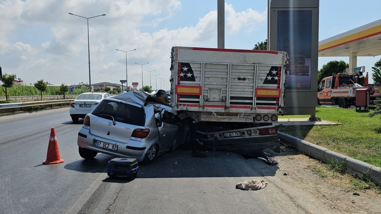 Antalya'da Feci Trafik Kazası: 1 Ölü, 1 Yaralı