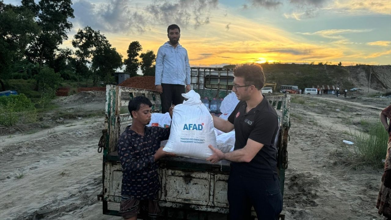 AFAD Bangladeş'teki Sel Felaketine Yardım Gönderiyor