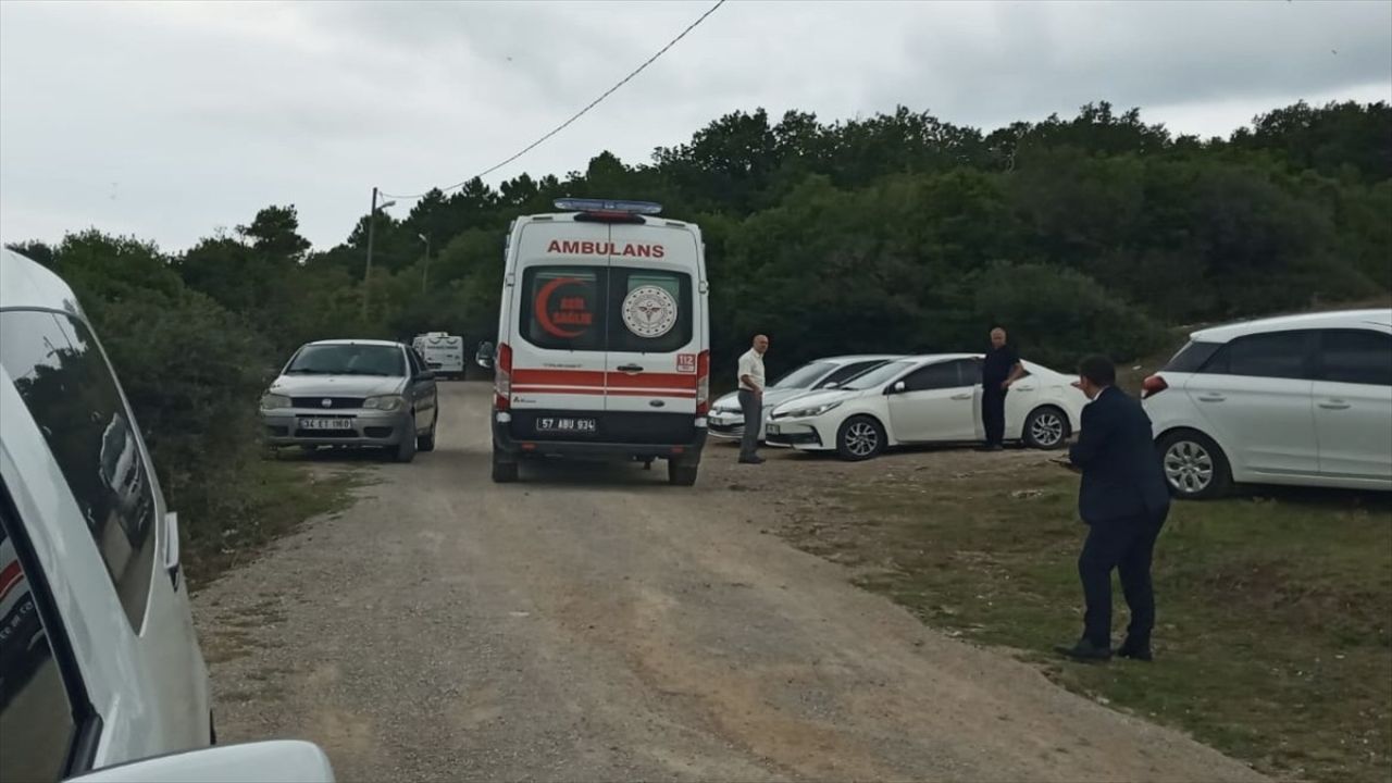 Sinop'ta Denizde Bulunan Erkek Cesedi İnceleniyor