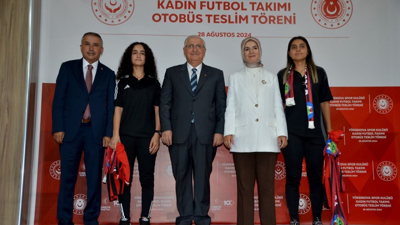 Hakkari'de Kadın Futbol Takımına Yeni Destek