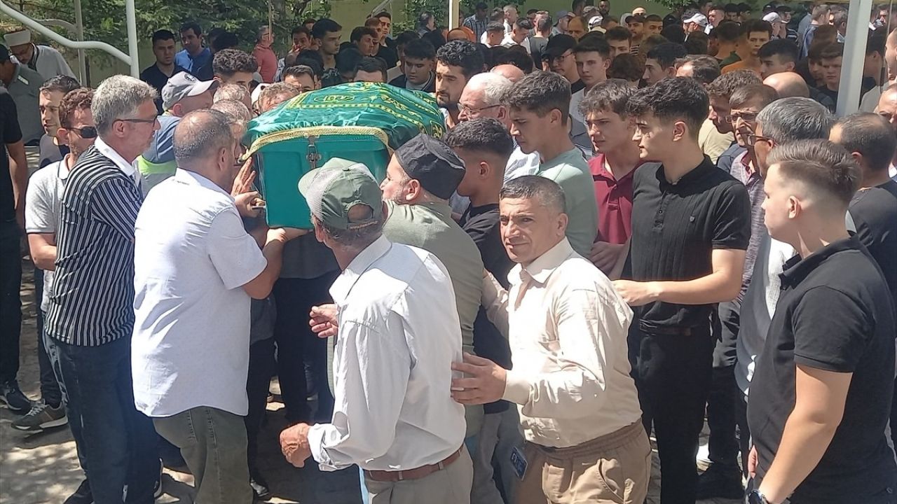 Kütahya'da Motosikletli Kurye Trafik Kazasında Hayatını Kaybetti