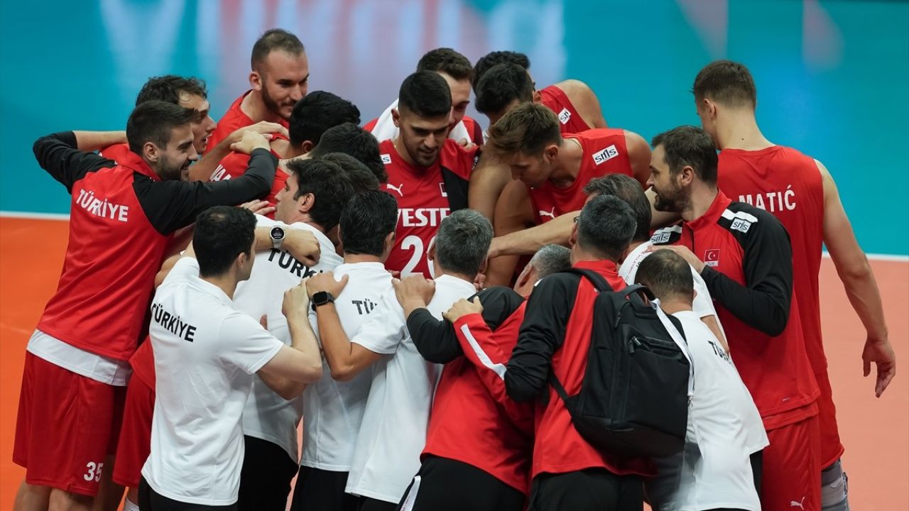 A Milli Erkek Voleybol Takımı, Macaristan'ı Mağlup Etti