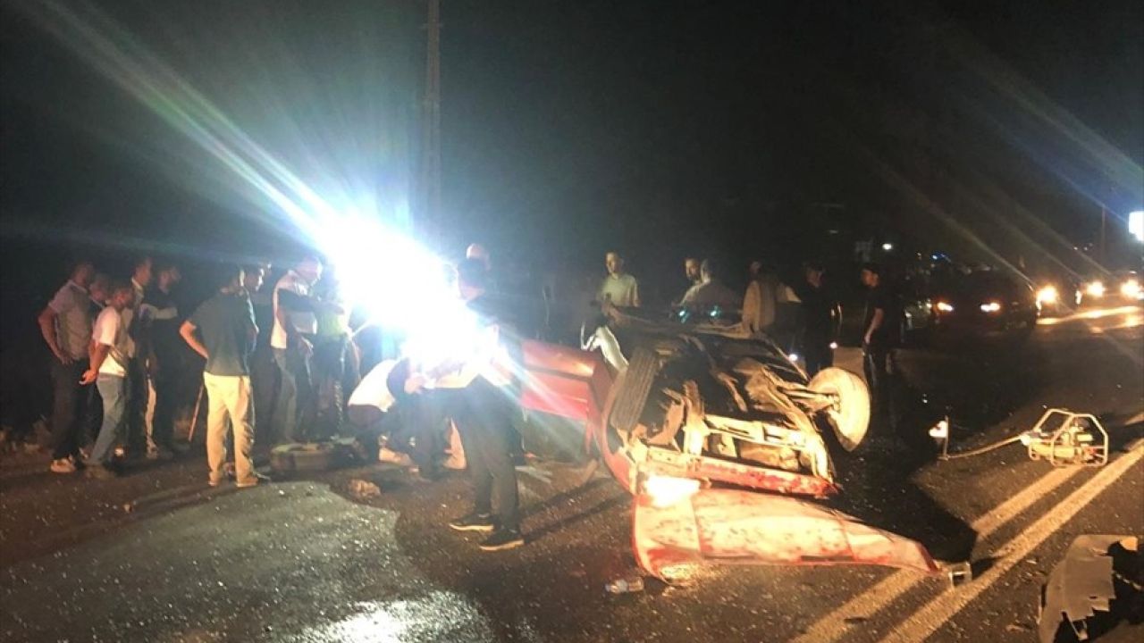 Elazığ'da Traktöre Çarpan Otomobilde 5 Yaralı