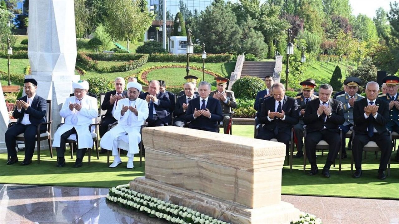 Özbekistan'da Siyasi Baskı Kurbanları Anıldı