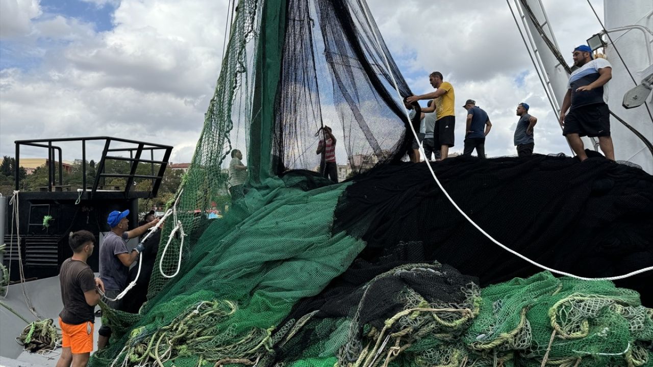 Karadenizli Balıkçılar Tekirdağ'da Yeni Sezona Hazırlanıyor