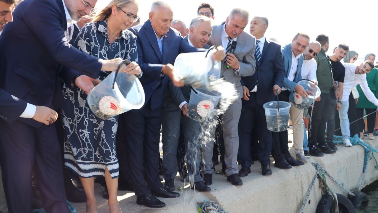 İzmir'de Su Ürünleri Av Sezonu Törenle Açıldı