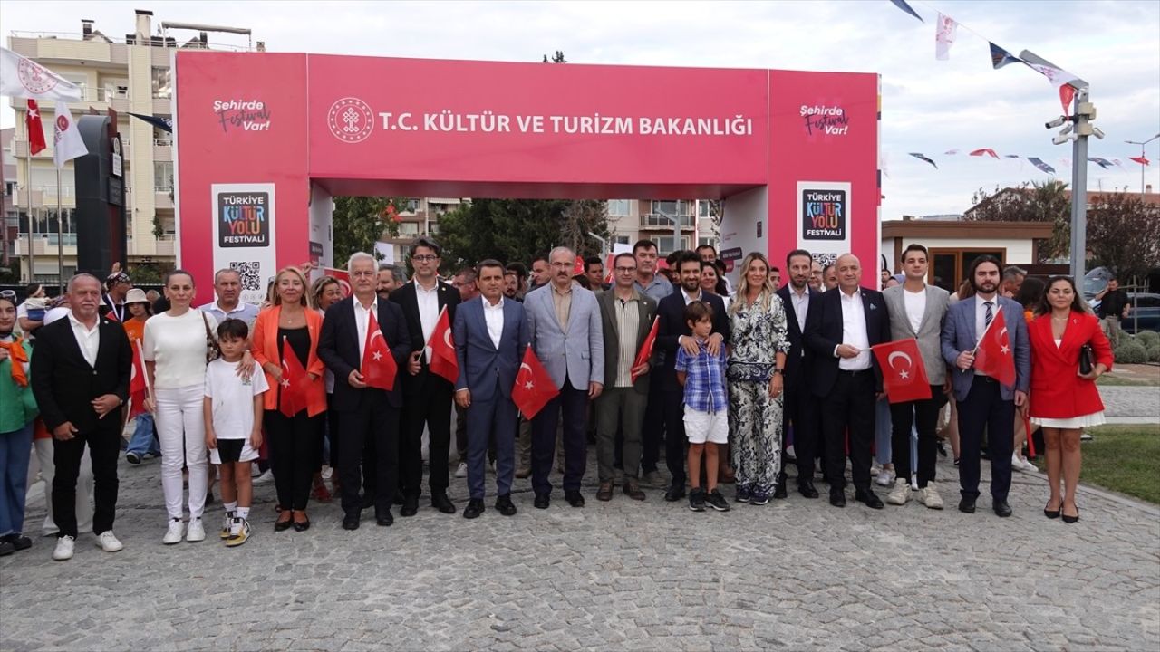 Çanakkale Kültür Yolu Festivali'nde Kortej Yürüyüşü Gerçekleştirildi