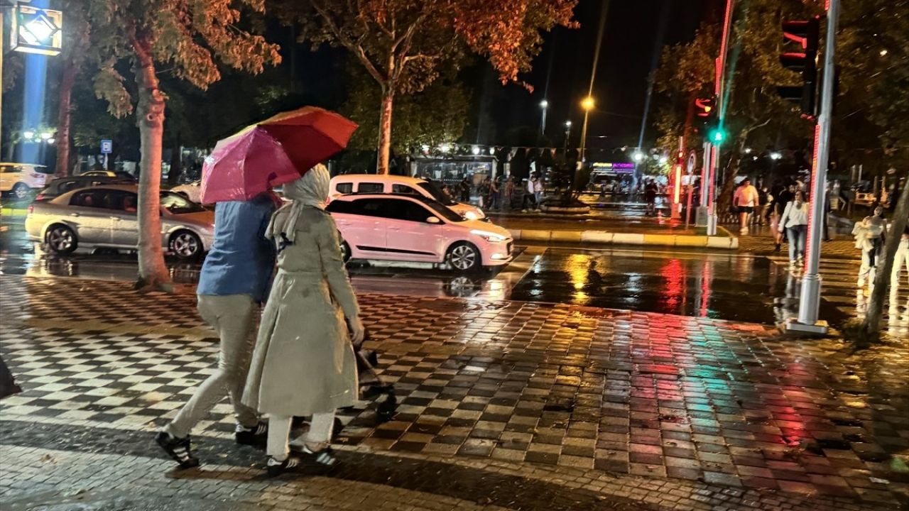 Tekirdağ'da Sağanak Yağış Hayatı Olumsuz Etkiledi