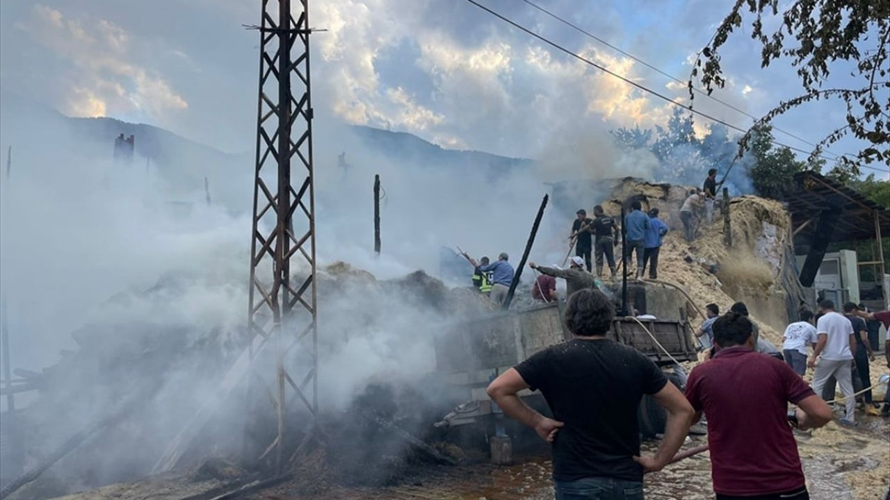 Erzurum'daki Yangında Ev ve Ahır Zarar Gördü