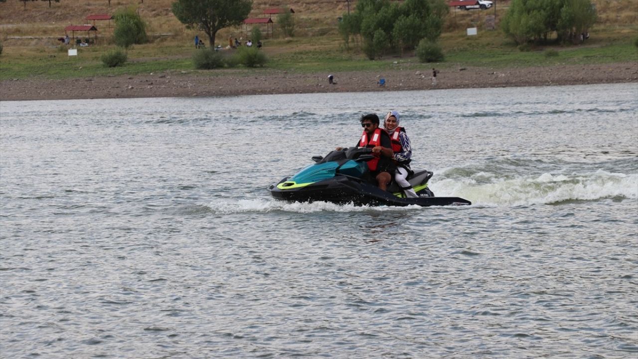 Erzurum'da Teke Deresi Göleti'nde Jet Ski Keyfi