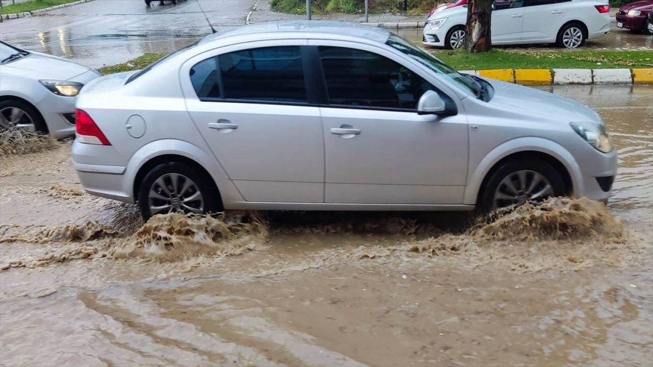 Isparta'da Sağanak Yağışlar Hayatı Olumsuz Etkiledi