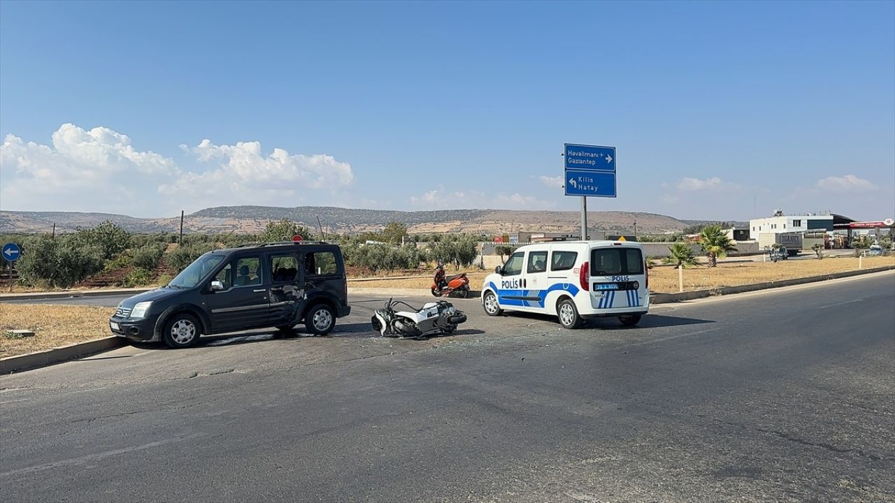 Kilis'te Motosiklet ve Hafif Ticari Araç Çarpıştı: 2 Yaralı